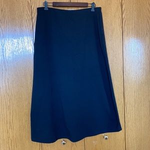 White stag black skirt 12/14, no slits